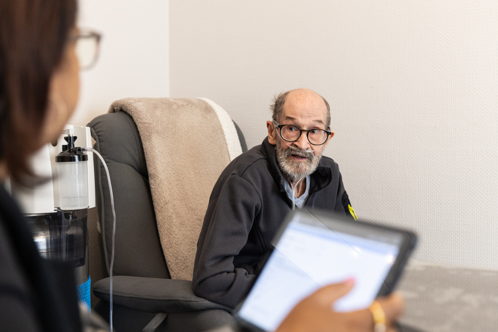 ESMS Numérique : la CNSA publie cinq monographies illustrant les effets du déploiement du dossier unique informatisé (DUI)